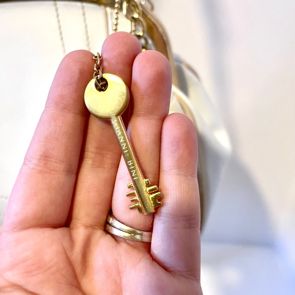 Gianni Bini Cream Leather Kisslock & Chain Shoulder Bag - Picture 3 of 9